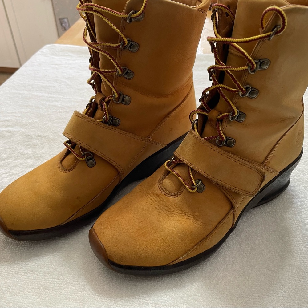 Timberland Tan Lace Up Boots with Rugged Design
